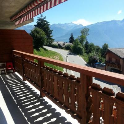 Vue depuis le balcon sur la région été-hiver